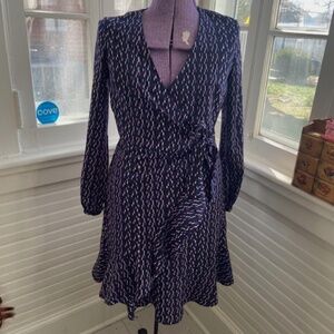 New Banana Republic wrap dress Women's size 2. Blue w/ red & white pattern. NWT